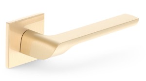 Klamka ZOJA kwadratowy szyld K - szyld FIT 6mm, mosiądz szczotkowany