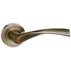 Klamka drzwiowa DIANA okrągły szyld, patyna