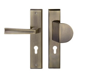 Klamko-uchwyt do drzwi wejściowych MAJA długi szyld, 72mm na wkładkę, PRAWA, patyna