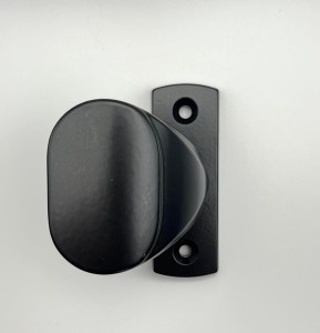 Pochwyt pojedynczy GM, przykręcany do furtki, krótki czarny